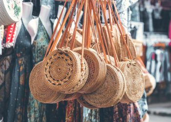 how to buy bank stocks in canada