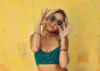 how to buy international stocks in canada